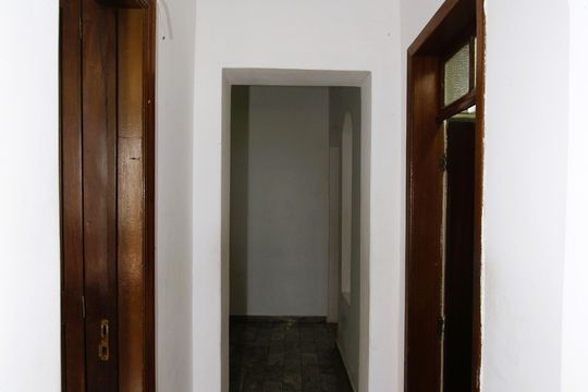 Corredor de casa para alugar com 1 quarto, 75m² em Carlos Prates, Belo Horizonte
