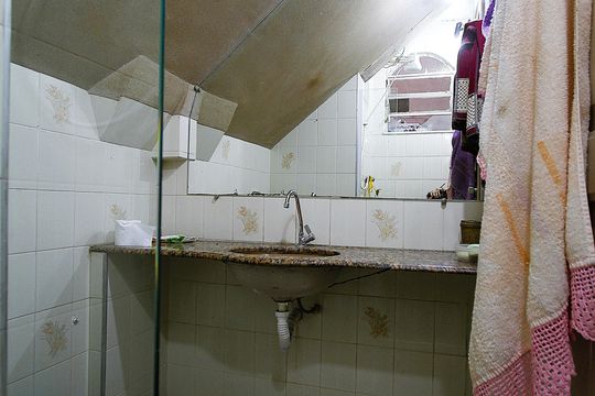 Banheiro de casa para alugar com 1 quarto, 75m² em Carlos Prates, Belo Horizonte