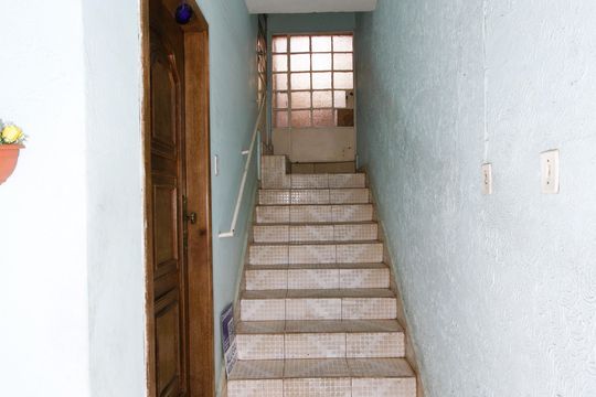 Entrada de casa para alugar com 1 quarto, 75m² em Carlos Prates, Belo Horizonte
