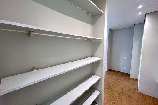 Suíte de apartamento à venda com 1 quarto, 66m² em Jardim Flor da Montanha, Guarulhos