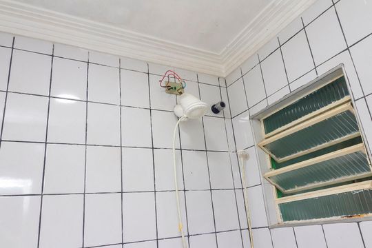 Banheiro do Salão de casa para alugar com 4 quartos, 250m² em Vila Carmosina, São Paulo