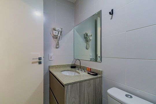 Banheiro de kitnet/studio à venda com 1 quarto, 30m² em Butantã, São Paulo
