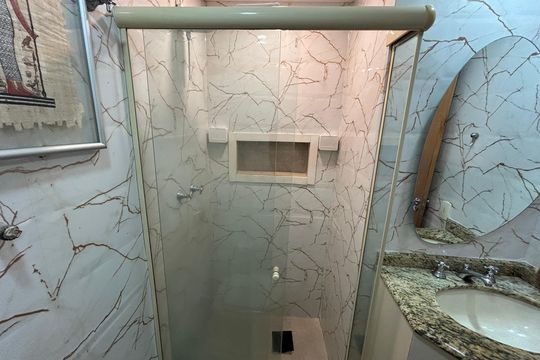 Banheiro de apartamento para alugar com 2 quartos, 52m² em Lins de Vasconcelos, Rio de Janeiro