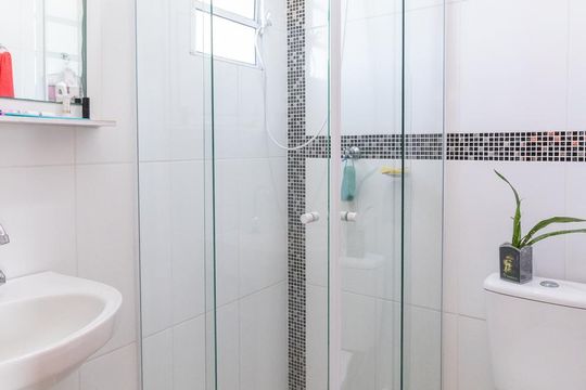 Banheiro de apartamento à venda com 1 quarto, 38m² em Vila Araguaia, São Paulo