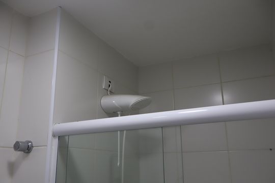 Banheiro social de apartamento para alugar com 2 quartos, 50m² em Vila Prudente, São Paulo