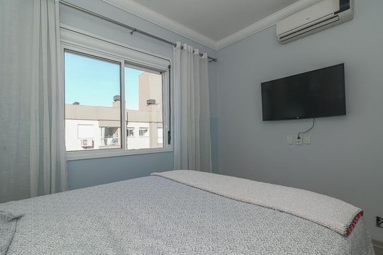 Suíte de apartamento para alugar com 3 quartos, 74m² em Sarandi, Porto Alegre