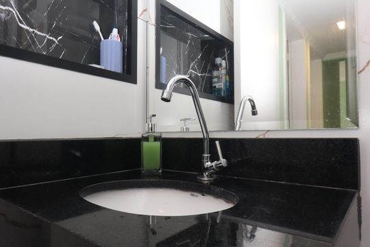 Banheiro de apartamento à venda com 2 quartos, 47m² em Quinta da Paineira, São Paulo