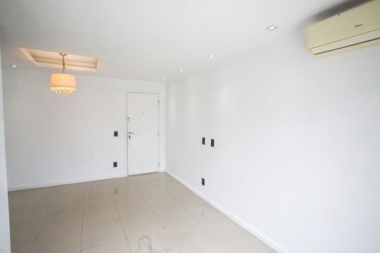 Sala de apartamento para alugar com 2 quartos, 52m² em Taquara, Rio de Janeiro