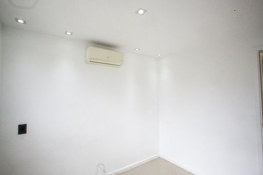 Quarto 1 de apartamento para alugar com 2 quartos, 52m² em Taquara, Rio de Janeiro