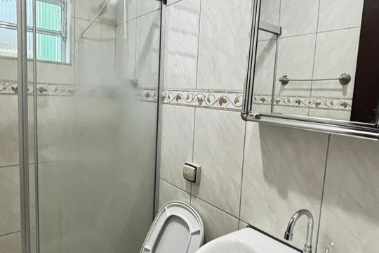 Banheiro de apartamento à venda com 2 quartos, 47m² em Vila Alzira, Santo André