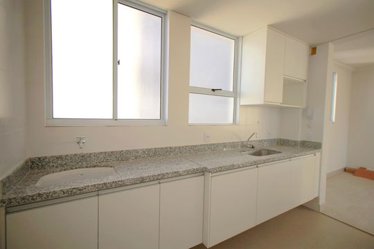 Cozinha de apartamento à venda com 2 quartos, 54m² em Ana Lúcia, Belo Horizonte