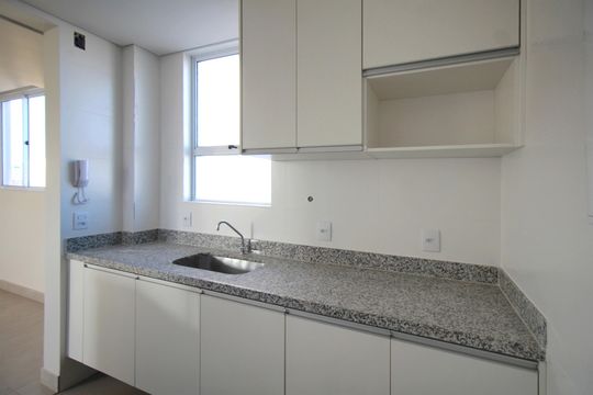 Cozinha de apartamento à venda com 2 quartos, 111m² em Ana Lúcia, Belo Horizonte