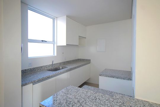 Cozinha de apartamento à venda com 2 quartos, 111m² em Ana Lúcia, Belo Horizonte