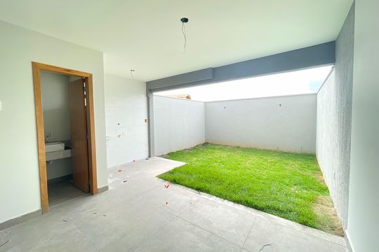 Área externa fundos de casa à venda com 3 quartos, 160m² em Santa Amelia, Belo Horizonte