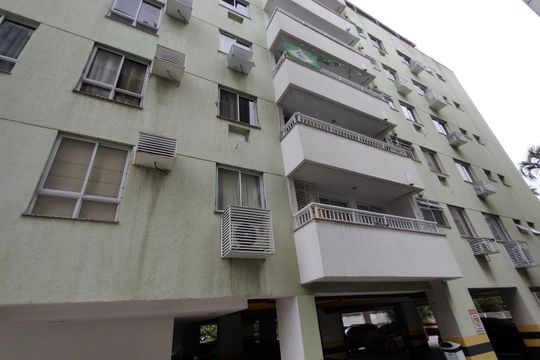 Fachada do bloco de apartamento para alugar com 3 quartos, 126m² em Pechincha, Rio de Janeiro