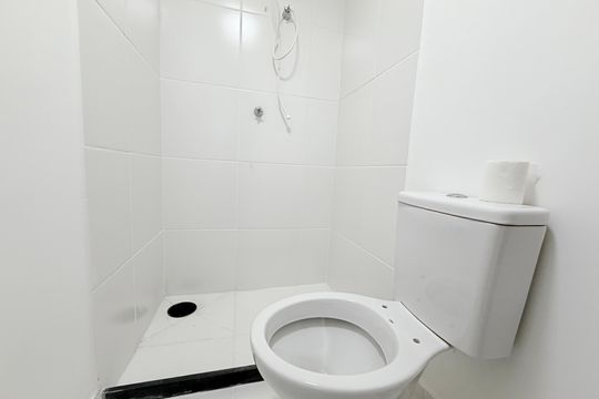 Banheiro de apartamento à venda com 1 quarto, 17m² em Santo Amaro, São Paulo
