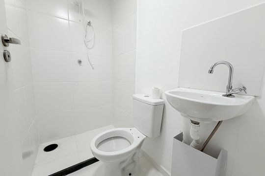 Banheiro  de kitnet/studio à venda com 1 quarto, 17m² em Santo Amaro, São Paulo