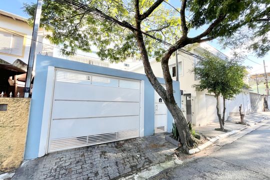 Fachada de casa à venda com 3 quartos, 180m² em Jardim Paraíso, São Paulo