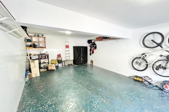 Garagem de casa à venda com 3 quartos, 180m² em Jardim Paraíso, São Paulo