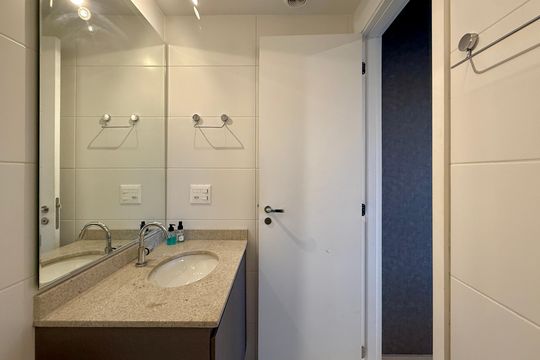 Banheiro Social de kitnet/studio para alugar com 0 quarto, 24m² em Campo Belo, São Paulo