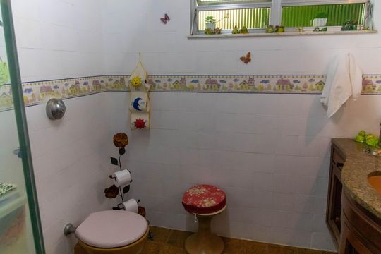 Banheiro 2 de casa à venda com 4 quartos, 360m² em Maravista, Niterói