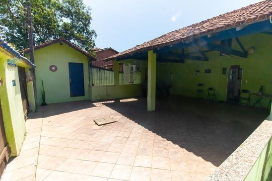 Área externa de casa à venda com 4 quartos, 360m² em Maravista, Niterói