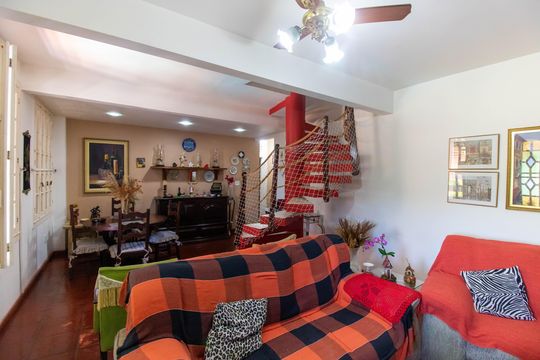 Casa à venda com 4 quartos, 360m² em Maravista, Niterói