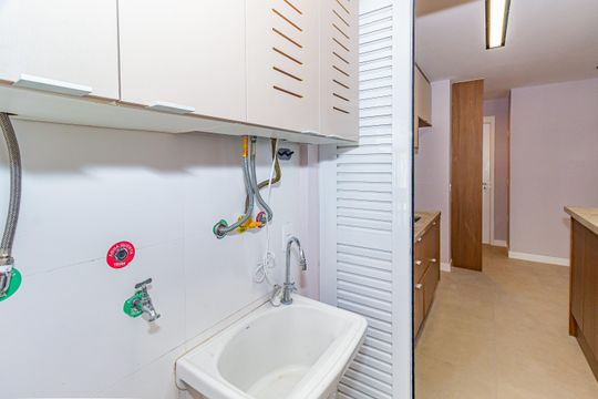 Área de Serviço de apartamento para alugar com 2 quartos, 69m² em Jardim das Acácias, São Paulo