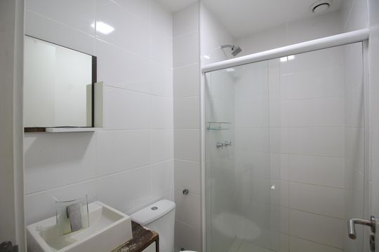Banheiro Social de apartamento para alugar com 2 quartos, 54m² em Anil, Rio de Janeiro