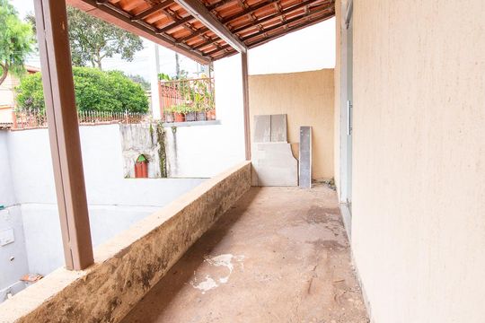 Sacada de casa à venda com 3 quartos, 243m² em Santa Helena (barreiro), Belo Horizonte