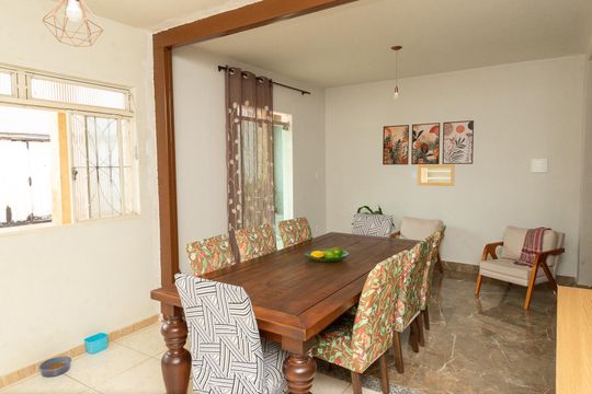 Casa à venda com 3 quartos, 243m² em Santa Helena (barreiro), Belo Horizonte