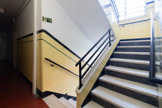 Escadas de apartamento à venda com 1 quarto, 30m² em Santo Antônio, Porto Alegre