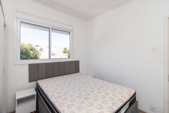 Quarto de apartamento à venda com 1 quarto, 30m² em Santo Antônio, Porto Alegre