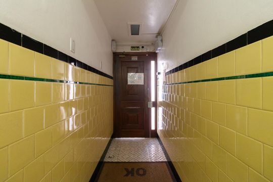 Entrada de apartamento à venda com 1 quarto, 30m² em Santo Antônio, Porto Alegre