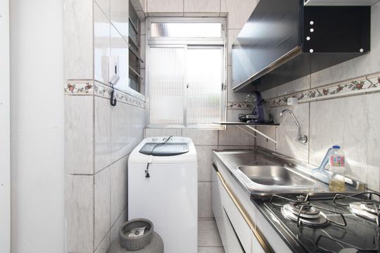 Cozinha de apartamento à venda com 1 quarto, 30m² em Santo Antônio, Porto Alegre