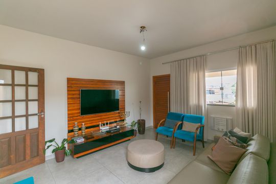 Casa à venda com 3 quartos, 235m² em Rio Branco, Belo Horizonte