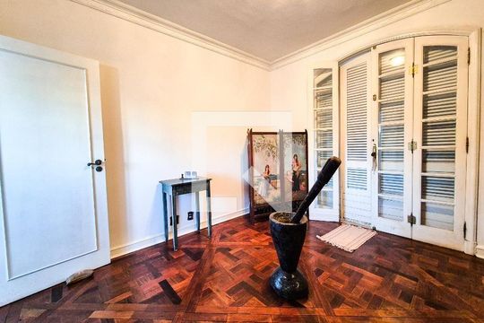 Casa à venda com 4 quartos, 990m² em Pacaembu, São Paulo