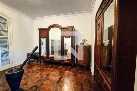 Casa à venda com 4 quartos, 990m² em Pacaembu, São Paulo