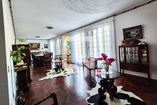 Casa à venda com 4 quartos, 990m² em Pacaembu, São Paulo