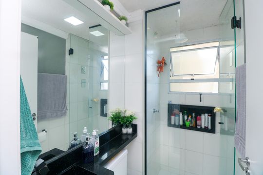 Banheiro de apartamento para alugar com 2 quartos, 40m² em Vila Valparaíso, Santo André