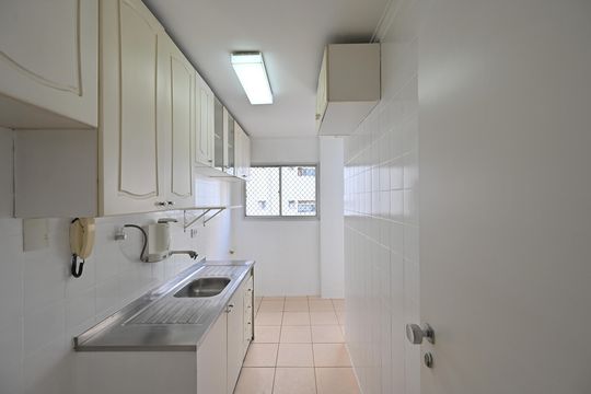 Cozinha de apartamento para alugar com 2 quartos, 54m² em Parque Imperial, São Paulo