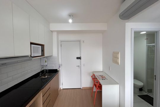 Cozinha de apartamento para alugar com 1 quarto, 33m² em Santo Amaro, São Paulo