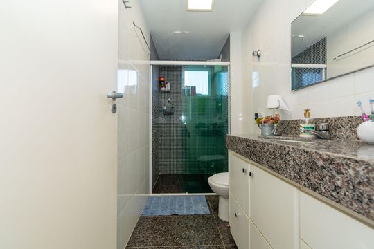 Banheiro Social de apartamento à venda com 4 quartos, 140m² em Buritis, Belo Horizonte