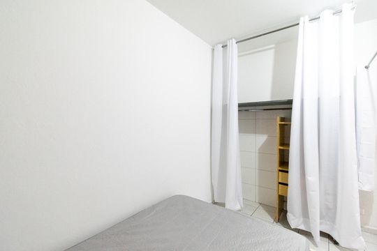 Quarto  de kitnet/studio para alugar com 1 quarto, 32m² em Jardim Lourdes, São Paulo