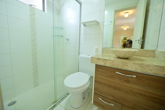 Banheiro da Suíte de apartamento para alugar com 2 quartos, 71m² em Setor Bela Vista, Goiânia