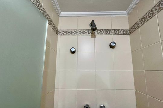 Banheiro de apartamento à venda com 2 quartos, 61m² em Jardins, São Paulo