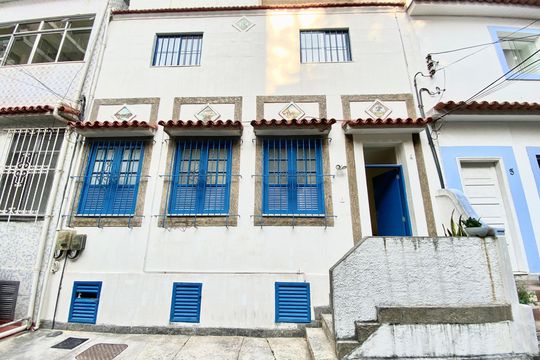 Fachada de casa de condomínio à venda com 3 quartos, 216m² em Botafogo, Rio de Janeiro