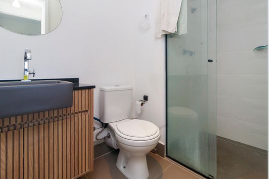 Banheiro de kitnet/studio à venda com 1 quarto, 33m² em Santo Amaro, São Paulo