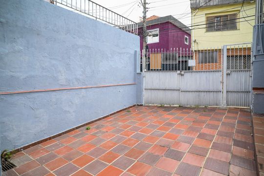 Garagem de casa à venda com 2 quartos, 110m² em Vila Gumercindo, São Paulo