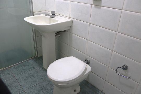 Banheiro social de apartamento à venda com 3 quartos, 70m² em Bela Vista, São Paulo